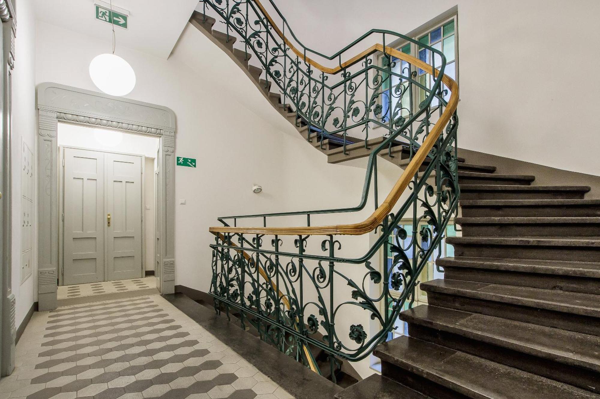 Апартаменты Main Station - 8 Rakowicka Street Краков Экстерьер фото