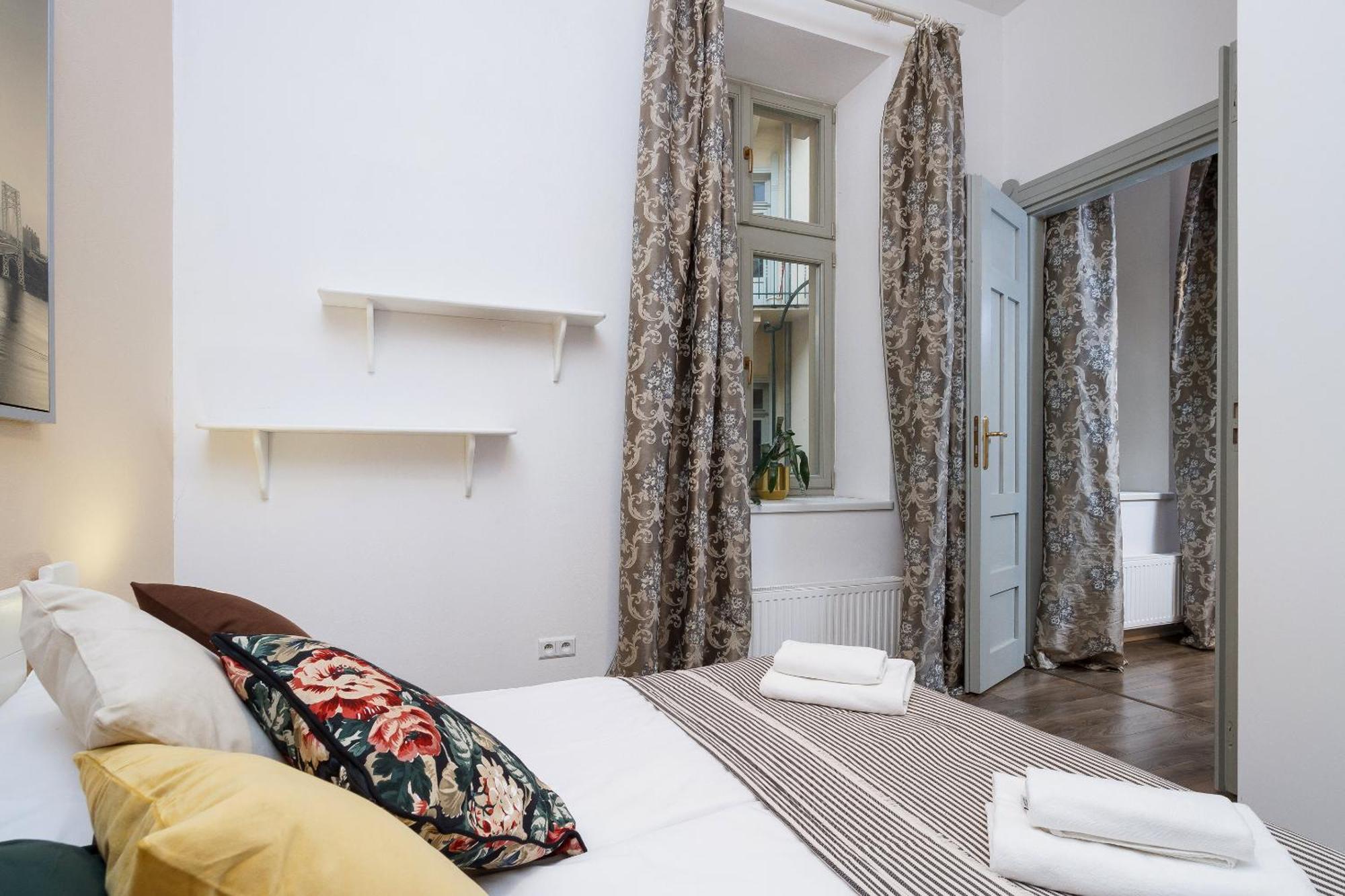 Апартаменты Main Station - 8 Rakowicka Street Краков Экстерьер фото