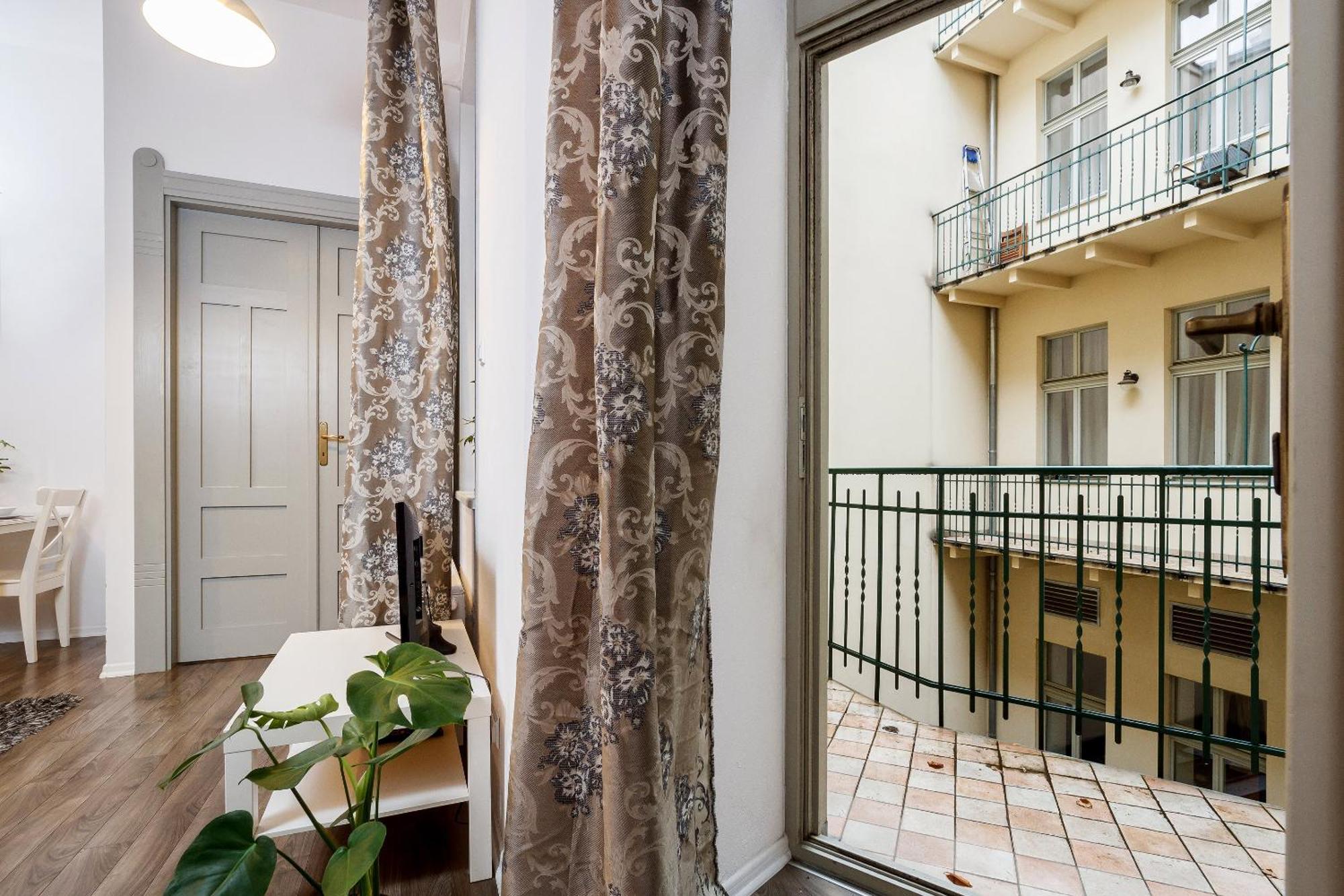 Апартаменты Main Station - 8 Rakowicka Street Краков Экстерьер фото